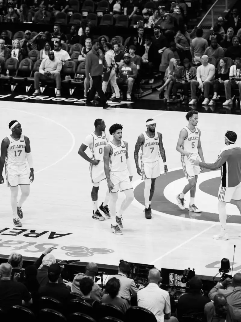 多平台同步-涅槃重生？乔纳森-库明加Ins晒球队赛场照与球迷分享